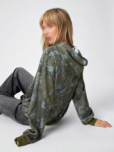 Sudadera con capucha de camuflaje para mujer, estampado integral, oversize, mezcla de algodón, hombros caídos, estampado de número frontal, estilo urbano, logotipo personalizado - Product Image 6