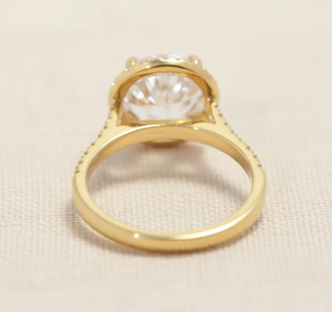 Anillo de compromiso con halo de diamantes cultivados en laboratorio de 2.5 quilates, banda pavé, oro amarillo de 14 quilates, anillo de boda, anillo de promesa, regalo de aniversario o fiesta. - Product Image 3