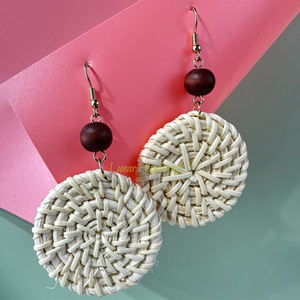 Boucles d'oreilles rondes en rotin de style ethnique Lunarhandicraft pour femmes, bijoux géométriques bohèmes d'origine vietnamienne pour l'exportation en gros - Product Image 4