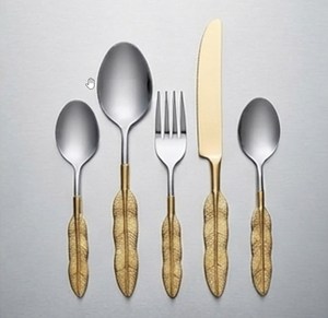 Ensemble de couverts modernes en acier inoxydable avec design de manche en forme de feuille, passe au lave-vaisselle, pour une utilisation sur la table de mariage - Product Image 1