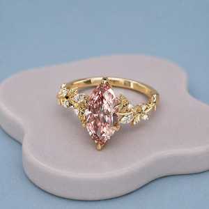 Bague en or jaune 14 carats avec diamant rose vif de 2,02 carats de taille marquise, cultivé en laboratoire, motif floral, pour mariage, demande en mariage, cadeau pour les amoureux - Product Image 2