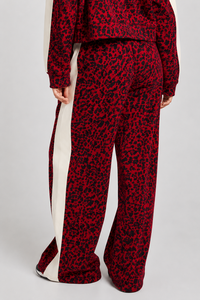 Pantalones deportivos de pierna ancha, suaves y de primera calidad, con estampado de leopardo rojo y franja lateral blanca en contraste, para mujer, temporada de invierno - Product Image 2