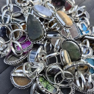 Anillo de Latón de Diseño Clásico de Excelente Calidad con Piedras Preciosas Naturales para Uso Diario Unisex y Uso en la Oficina Disponible a Buen Precio - Product Image 6