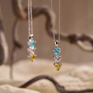 Collier Pendentif Cœur Triple Pierre Couleur Or Élégant avec Chaîne, Bijou pour Femme, Cadeau de Fiançailles, Pendentifs et Breloques en Moissanite - Product Image 2