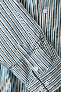 Camisa de algodón a rayas con estampado a mano |   Camisa Verde y Blanca con Botones |   Camisa Unisex Hecha a Mano por Artesanos |   Top de Moda Sostenible - Product Image 4