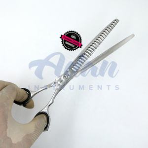 Ciseaux amincissants incurvés en acier inoxydable japonais de 7 pouces personnalisés Fournitures de salon de beauté pointues de qualité supérieure - Product Image 3