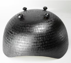 Bol de service décoratif en métal martelé, or et argent, bicolore, avec bord ondulé, pour la décoration de la maison - Product Image 2