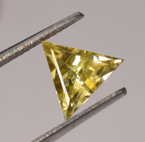 Zafiro Amarillo de Laboratorio, Corte Trillón, 10 mm, Gema Suelta, Corindón Genuino, Piedra Piramidal Creada en Laboratorio - Product Image 1