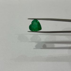 Esmeralda Natural Zambiana de Corte Corazón 7.54Ct 13x13mm Verde AAA Gema Suelta con Ligeras Imperfecciones Grado Joyería Fina Venta al por Mayor - Product Image 3