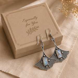 Boucles d'oreilles en argent avec pierre de lune arc-en-ciel, boucles d'oreilles pendantes Art Déco en pierre de lune, bijoux bohèmes en argent sterling 925, cadeau - Product Image 1