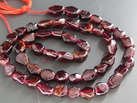 Perles de pierre naturelle de grenat rhodolite rose facetté, faites à la main, de 14 pouces, en forme de pépite, certifiées par un tiers, avec trou de taille standard