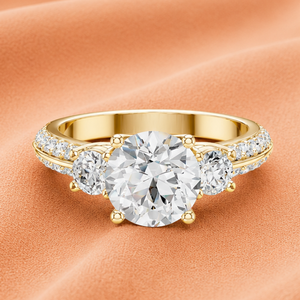 Bague de fiançailles de luxe en or jaune avec trois diamants ronds, pavée, certifiée IGI, bijoux de mariage - Product Image 1