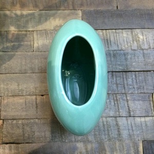 Jarrón de Cerámica Verde Menta Moderno con Acabado Brillante, Diseño Curvo Compacto, Perfecto para Decoración de Mesa - Product Image 3