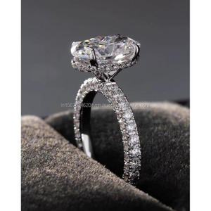 Anillo de Diamantes de Corte Ovalado con Piedras Laterales en Oro Blanco, Elegante Anillo de Compromiso y Boda para Mujer, Joyería Fina de Lujo, Regalo para Ella - Product Image 3