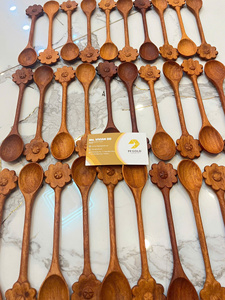 Cuchara de madera vietnamita con diseño de margarita, cuchara de madera de roble con mango de flor de margarita, cuchara de madera con forma de mariposa y flor - Product Image 1