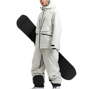 Combinaison de ski imperméable sur mesure pour hommes grandes tailles avec veste à capuche et pantalon, poches sécurisées pour le snowboard - Product Image 3