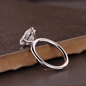 Bague solitaire en diamant taille émeraude 2 carats avec sertissage boussole en or massif 14 carats, certifiée IGI, bijoux de luxe - Product Image 2