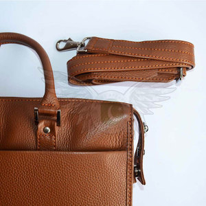 Sac pour ordinateur portable en cuir véritable de qualité supérieure, durable, pour voyage et travail, avec options de taille personnalisées, élégant et décontracté, vente en gros - Product Image 5