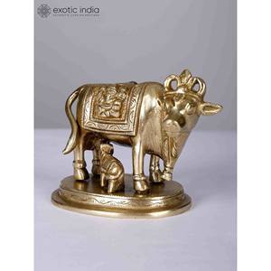 Pequeña escultura de latón de vaca Kamdhenu de diosa hecha a mano de 4 pulgadas con becerro para decoración del hogar y regalos hechos en la India - Product Image 2