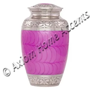 Urne élégante en laiton poli pour cendres, au design artistique pour honorer les souvenirs chers, par Axiom Home Accents - Product Image 2
