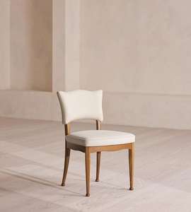 Silla de Comedor de Madera de Teca Hecha a Mano con Asiento Tapizado Suave – Muebles de Lujo para Restaurantes y Villas - Product Image 1