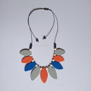 Collar de cadenas de resina de alto pulido hecho a mano personalizado de lujo para mujer patrón Floral moderno de moda para aniversarios - Product Image 2