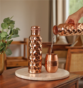 Bouteille en cuivre, caractéristiques ayurvédiques pour la santé, bouteille ronde personnalisée, brillante et polie, 100 % cuivre, à prix avantageux - Product Image 4