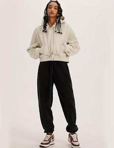 Custom <b>Cropped</b> Hoodie Women Cotton Streetwear OEM Logo Pullover Crop Hoodie Factory Wholesale - Product Image 3
