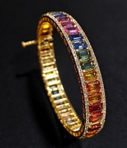 Pulsera de Oro Sólido de 18K de Lujo con Diamantes de Corte Esmeralda y Piedras Preciosas Arcoíris con Engaste Pavé, Joyería para Uso Diario de Mujer - Product Image 1