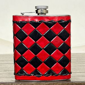 Customized 2026 Handcrafted Checkered Genuine <b>Leather</b> Hip Flask Stainless Steel Pocket Flask Leak Proof Portable Whiskey Flask - Product Image 4