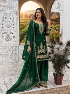 Ensemble Kurta traditionnel indien pakistanais en soie vert émeraude pour femmes, longueur au sol, avec dupatta, coupe régulière, tenue ethnique toutes saisons - Product Image 2