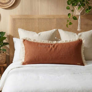 Funda de Cojín Decorativa Geométrica Hecha a Mano en Verde Oliva, con Borde de Flecos, Ecológica, Lavable, para Sofá, Estilo Moderno y Orgánico - Product Image 6