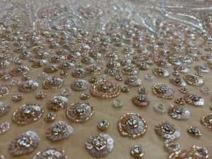 ผ้าลูกไม้ตาข่ายลายปักแบบสั่งทำพิเศษ คุณภาพสูง งานแฮนด์เมด 100% ประดับด้วยคริสตัลและลูกปัด เหมาะสำหรับงานออกแบบแฟชั่นบนรันเวย์และชุดราตรี - Product Image 2