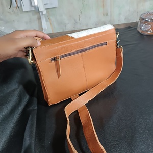 Sac bandoulière en cuir véritable style bohème avec fourrure, qualité supérieure, style cowgirl, à prix de gros - Product Image 2