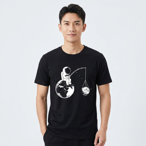 เสื้อยืดแขนสั้นผู้ชายลายพิมพ์นักบินอวกาศตกปลาบนโลกและดวงจันทร์ ทรงปกติ คอกลม ลำลอง ผ้าเจอร์ซีย์ผ้าฝ้าย 100% - Product Image 4