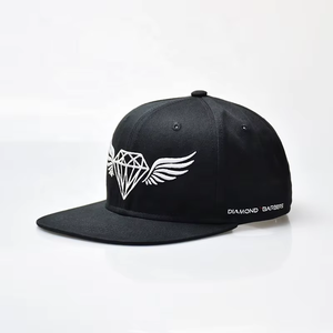 Gorra de Béisbol Personalizable con Bordado, Color Sólido, Visera Plana, Estilo Urbano Deportivo, Ajustable con Broche - Product Image 1