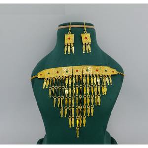 Martasha designer islamique ramadan spécial plaqué or EAU bijoux spécial dubaï collier boucle d'oreille ensemble Hilal Khannaki - Product Image 3