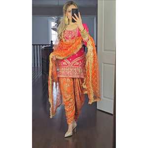 Traje Dhoti rosa y naranja con detalles dorados - Product Image 1