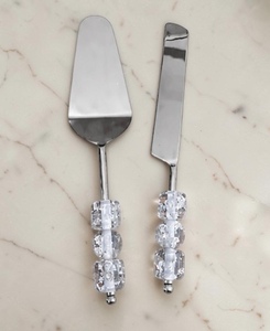 Ensemble de couteaux à gâteau en acier inoxydable de qualité supérieure plaqué or avec manches ornés de perles de cristal, élégants pour servir des desserts de mariage - Product Image 4