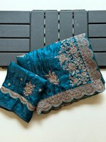 Reglance Élégant pour Saree en Soie Satinée Broderie Multicolore Travaux de Fil Intricats Anti-Plis Séchage Rapide Design Traditionnel
