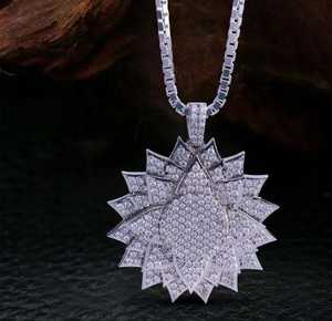 Pendentif Fleur Géométrique Sertie de Pierres en Argent Sterling, Style Hip Hop de Luxe, Bijoux Moissanite Bling - Product Image 4