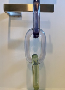 Sculpture en résine colorée à maillons de chaîne, artisanale, décoration d'intérieur, forme irrégulière, dégradé bleu, Artizon Studio - Product Image 5
