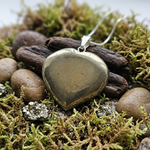 Colgante de Corazón Geométrico de Pirita Cristalina Chapado en Oro con Engaste de Bisel, Dije de Aleación, Estilo Clásico, Collar de Moda Unisex - Product Image 5