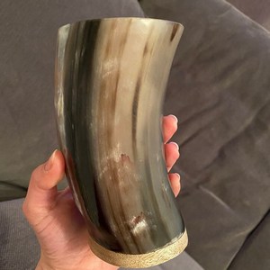Corne à boire viking en matériau organique de haute qualité, avec bordure en laiton, faite à la main, écologique, forme naturelle, cadeau de Noël NS - Product Image 3