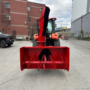 Tracteur Kubota puissant avec souffleuse à neige, machine de déneigement hivernal robuste pour fermes, allées et commerces - Product Image 6