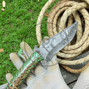 Couteau de chasse et de boucher artisanal en acier Damas à lame fixe, manche en résine acrylique, qualité industrielle OEM - Product Image 2