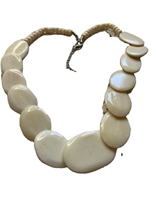 Collier en os de chameau vintage fabriqué à la main petit disque en forme de bel accessoire décoratif artisanat naturel pour noël - Product Image 2