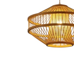 Lustre suspendu moderne en fibre naturelle tressée, abat-jour en bambou de designer exquis, luminaire de plafond pour la maison - Product Image 2