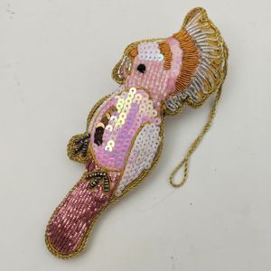 Ornement de coeur à paillettes multicolore fabriqué à la main avec bordure en fil d'or et boucle de suspension pour arbre de Noël festif ou décor de vacances - Product Image 6