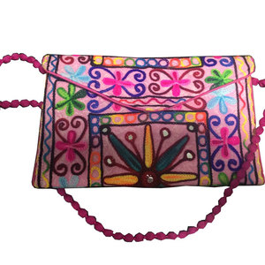 Pochette portefeuille vintage ethnique Banjara, sac bandoulière pliable, broderie cachemire, fermeture éclair, polyester, style bohème ethnique - Product Image 1